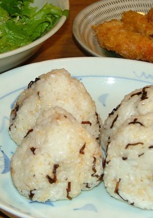 クルクルラップで毎日の△普通のおにぎり▲-レシピのメイン写真
