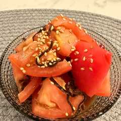 A picture of ど定番だけど旨い！トマトの塩昆布和え🍅.
