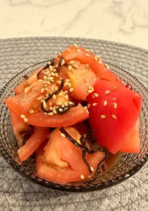 ど定番だけど旨い!トマトの塩昆布和え🍅-レシピのメイン写真