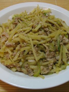 豚こま切れ肉とじゃがいもとセロリの炒め物-レシピのメイン写真