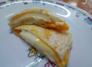 チーズとろっ♪目玉焼きinチーズ明太-レシピのメイン写真
