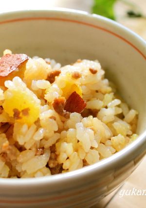 ウチのご飯　サツマイモとそぼろの混ぜご飯-レシピのメイン写真