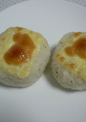 ピリッとチーズの焼きおにぎり-レシピのメイン写真