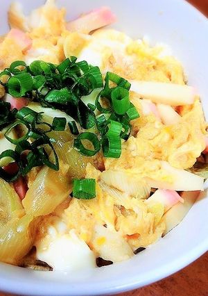 残ったカマボコ大活躍!!とろとろの卵丼♪-レシピのメイン写真