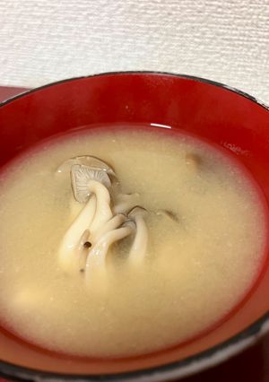 究極のシンプル⭐︎しめじのみそ汁-レシピのメイン写真