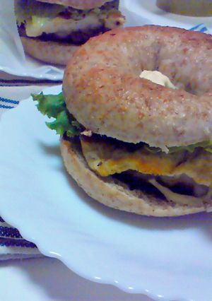 ハンバーガー風なベーグルちゃん♪-レシピのメイン写真