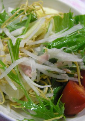 大好評！みず菜とツナのちゃんぽん麺サラダ-レシピのメイン写真