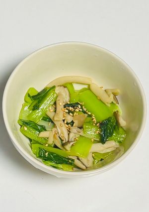 小松菜とシメジの麺つゆバター炒め☆簡単-レシピのメイン写真
