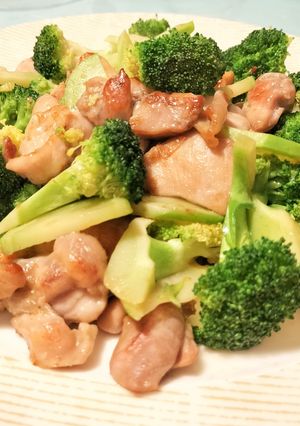ワンパン鶏もも肉とブロッコリーの蒸し焼き-レシピのメイン写真