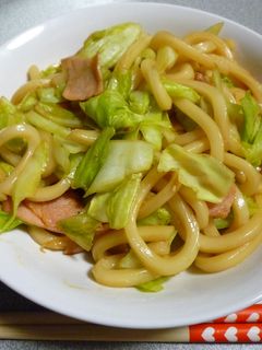 焼き肉のタレでお手軽焼きうどん!-レシピのメイン写真