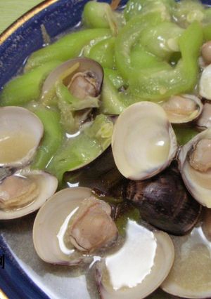 台湾家庭料理☆ヘチマとハマグリの炒め物　-レシピのメイン写真
