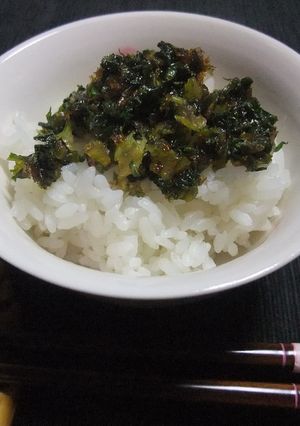 捨てちゃ駄目だよ♪セロリの葉っぱで炒め物-レシピのメイン写真