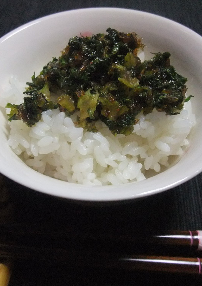 捨てちゃ駄目だよ♪セロリの葉っぱで炒め物-レシピのメイン写真