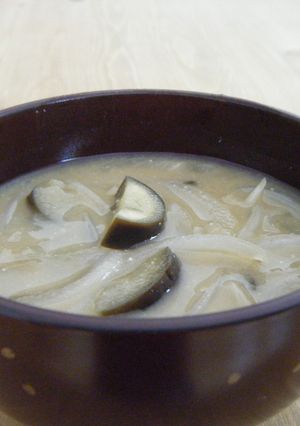 なすと玉ねぎのお味噌汁✿-レシピのメイン写真