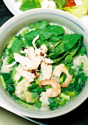 体に優しい。鶏のゆで汁でベトナムのフォー-レシピのメイン写真