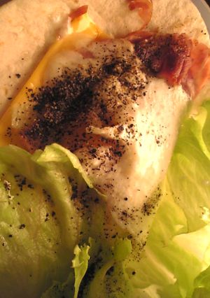 目玉焼きベーコンチーズのトルティーヤ巻き-レシピのメイン写真