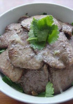 コリアンダー好きのアジア風牛タン塩丼-レシピのメイン写真