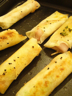 揚げずにオイシイ♪チーズとハムの焼春巻☆-レシピのメイン写真