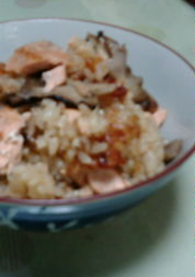 秋味だよ☆ｷﾉｺと秋鮭の炊き込みご飯-レシピのメイン写真