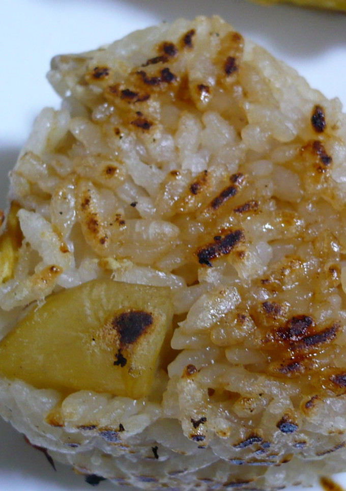 秋です☆栗ご飯で焼きおにぎり-レシピのメイン写真