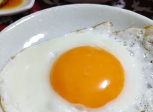 朝ごはんに☀白身も黄身も完璧な目玉焼き-レシピのメイン写真