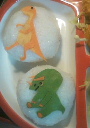 恐竜おむすび（キャラ弁に）-レシピのメイン写真