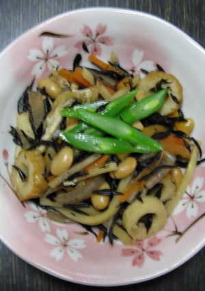 具沢山☆めんつゆでヒジキの炒め煮-レシピのメイン写真