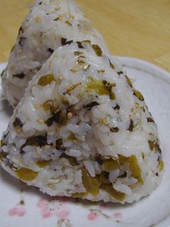 野沢菜とおかかのおにぎり-レシピのメイン写真