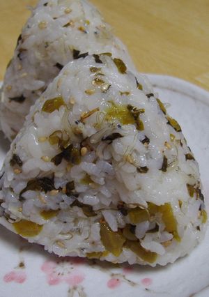 野沢菜とおかかのおにぎり-レシピのメイン写真