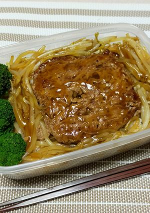 ボリューム満点簡単節約ひき肉ステーキ弁当-レシピのメイン写真