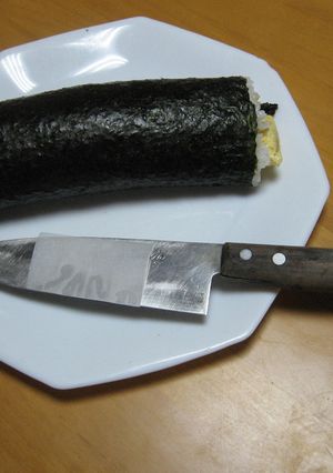 切れない包丁で切る巻き寿司の切り方-レシピのメイン写真