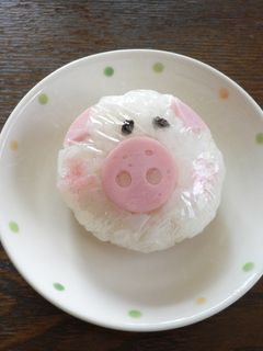 可愛いぶたさん♪クルクルラップおにぎり-レシピのメイン写真