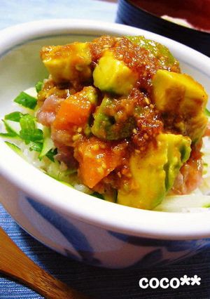 サーモンとアボカドで☆よくばり鮪ユッケ丼-レシピのメイン写真