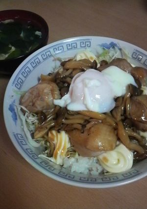 鶏もも肉とｼﾒｼﾞの照りﾏﾖ丼★温玉のせ-レシピのメイン写真