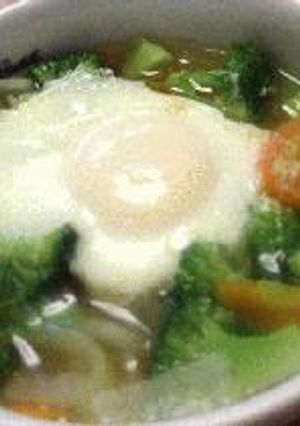落とし卵と野菜のスープ-レシピのメイン写真