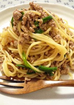 ニラとひき肉のピリ辛パスタ-レシピのメイン写真