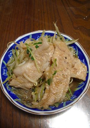 豆苗のトントロ炒め-レシピのメイン写真