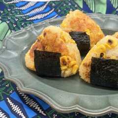 รูปของ コーンとチーズのおこげ焼おにぎり