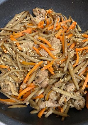 お肉の入ったきんぴらごぼう-レシピのメイン写真