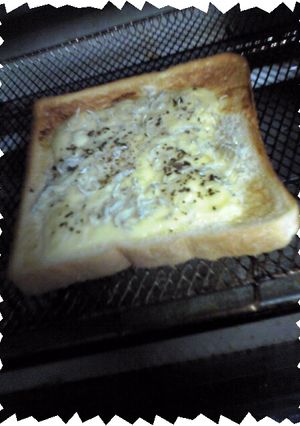 バジル薫る☆超簡単しらすチーズトースト-レシピのメイン写真