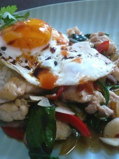 ガパオご飯★タイ風鶏肉のバジル炒めご飯-レシピのメイン写真