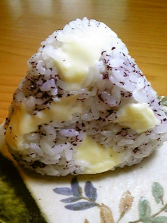 ゆかりとチーズのこっくりおにぎり-レシピのメイン写真