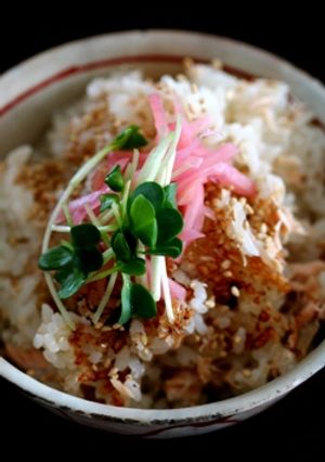 包丁を使わない　お手軽鮭の炊き込みご飯-レシピのメイン写真