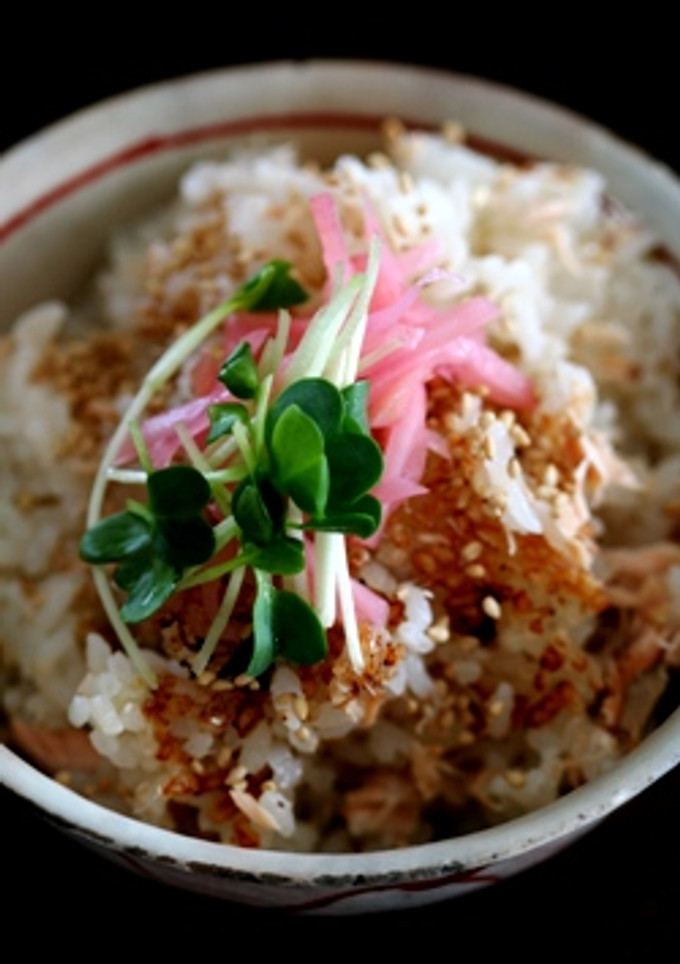 包丁を使わない　お手軽鮭の炊き込みご飯-レシピのメイン写真