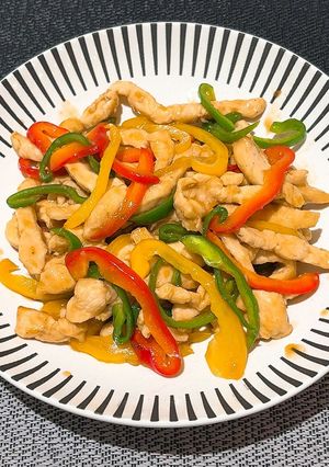 お昼や夕飯に！鶏むね肉の彩りチンジャオロース風-レシピのメイン写真