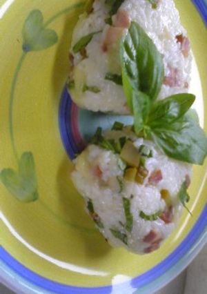 ラップでかんた～んイタリア～ンおにぎり♬-レシピのメイン写真