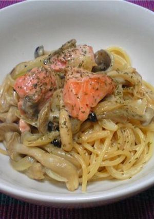 秋鮭ときのこの味噌クリームパスタ-レシピのメイン写真