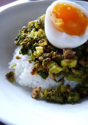 セロリの葉のカレー風味そぼろご飯-レシピのメイン写真