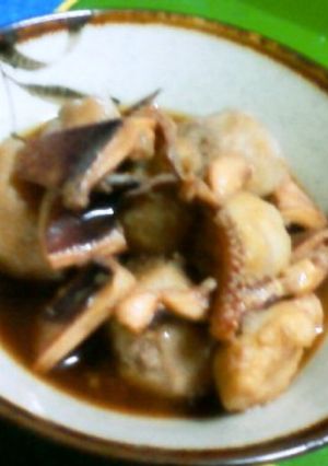 手が痒くならない里芋とイカの煮物-レシピのメイン写真