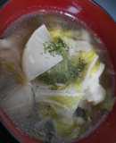 玉ねぎとはんぺんのワンタンスープ